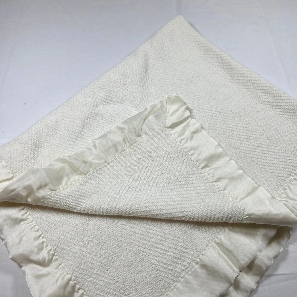 Vintage Cream Waffle Weave Baby Blanket Satin Ruffle Trim 34x46 Tag Missing
